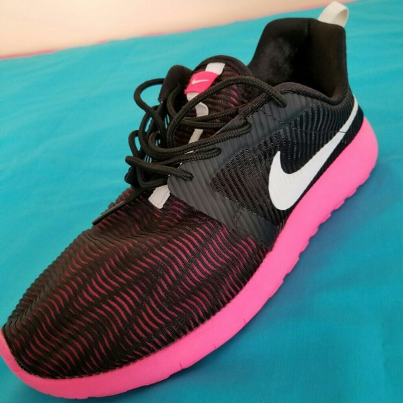 pink roshes mens